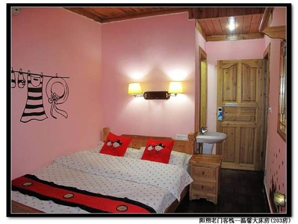 老门客栈 Hotell Yangshuo Rum bild